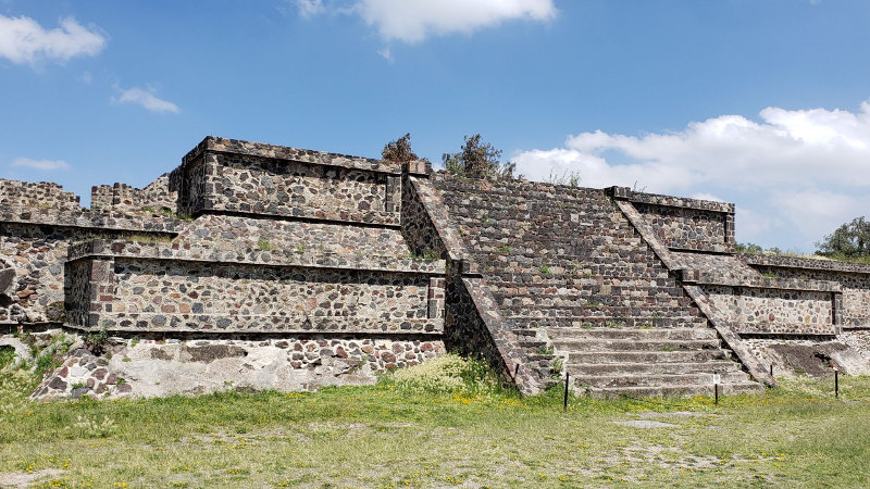 Bruk av sement laget av kalkstein eksploderte rundt r 100 f.Kr. i Mexico